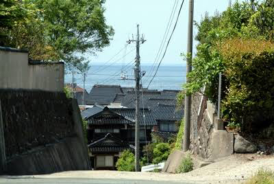 【画像】こういう感じの町並みがある田舎町好きなヤツ_15